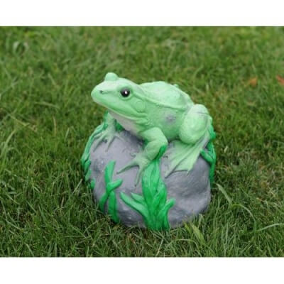 Гипсовая окрашенная фигура ЛЯГУШКА НА КАМНЕ